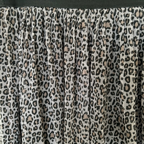 Leopard Print Knee-Length Flowy Skirt Size Medium - Picture 2 of 7